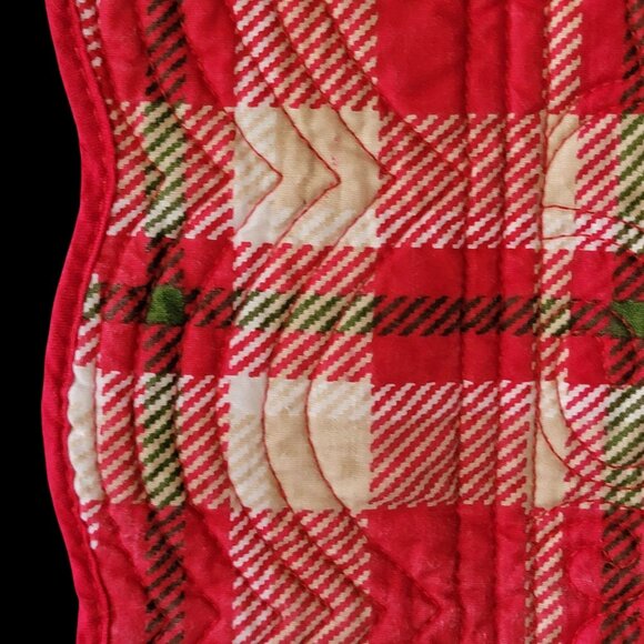 Vtg 80s 90s Y2K Quilted Red Christmas Table Runner With Holly Berry Design - Picture 9 of 10